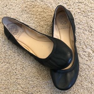 Vince Camuto Black Flats (size 7)